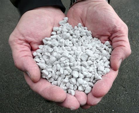  Perlite: Vật liệu cách nhiệt tuyệt vời cho ngành xây dựng và nông nghiệp!